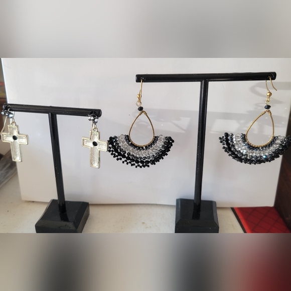 Black n silver metal earrings  set - Picture 2 of 2